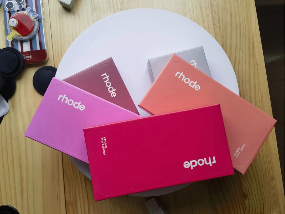 Rhode case / кейс за телефон iphone с място за лип глосс / Lip gloss