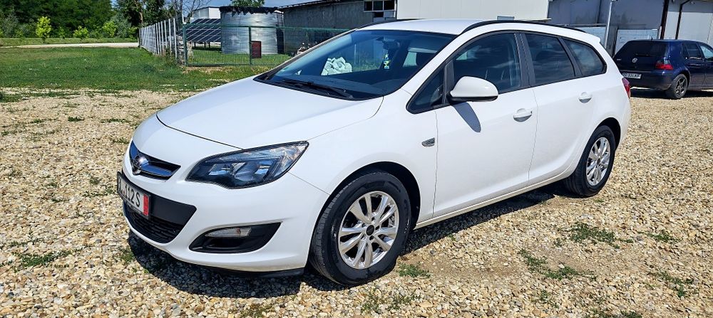 Opel Astra J impecabil