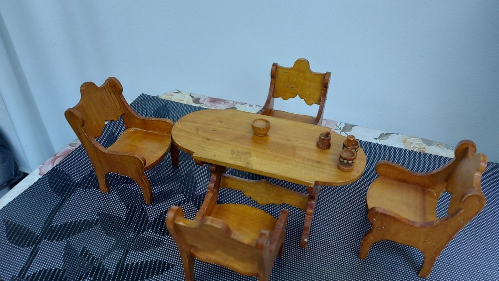 Антикварен комплект маса със столчета за кукли
