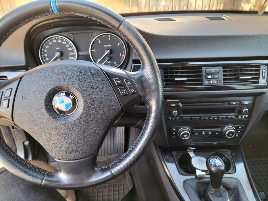 Bmw e90 lci, 2010 1600cm3