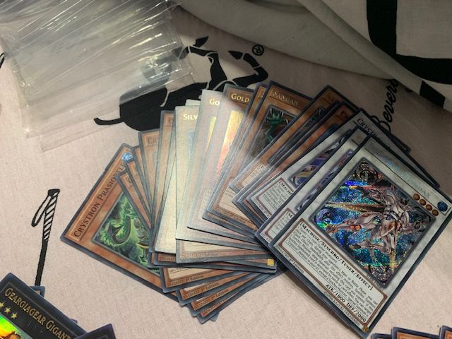 Продажба на Yu-Gi-Oh! yugioh карти сингли готови тестета лотове и т.н.