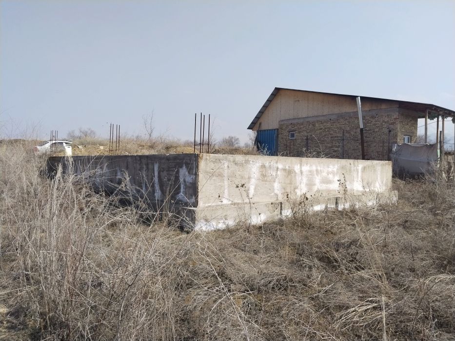 Продам участок с фундаментом