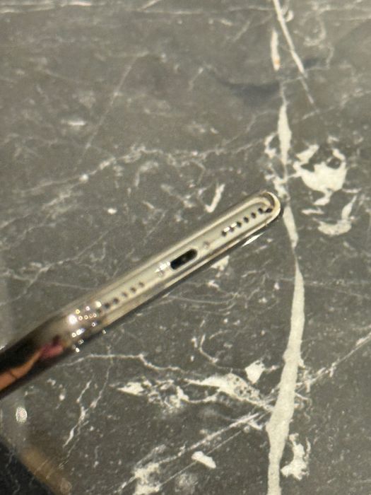 Продавам iPhone X 64GB - Отлично състояние, батерия 98%