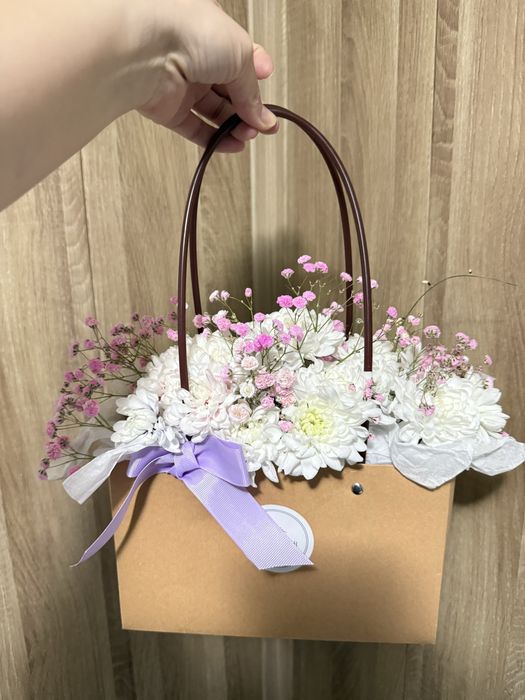 Цветы! Букеты! Розы красные и белые!