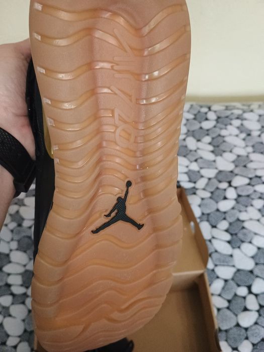 Продавам  Jordan AiR SOLE