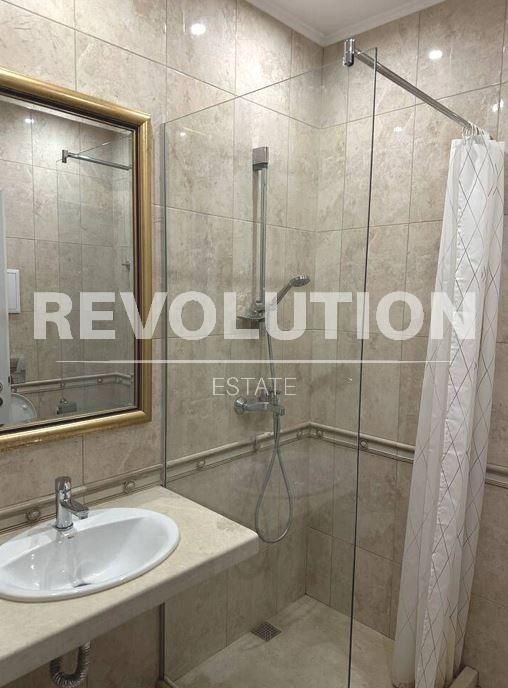 Тристаен апартамент в района на м-т Ален Мак!