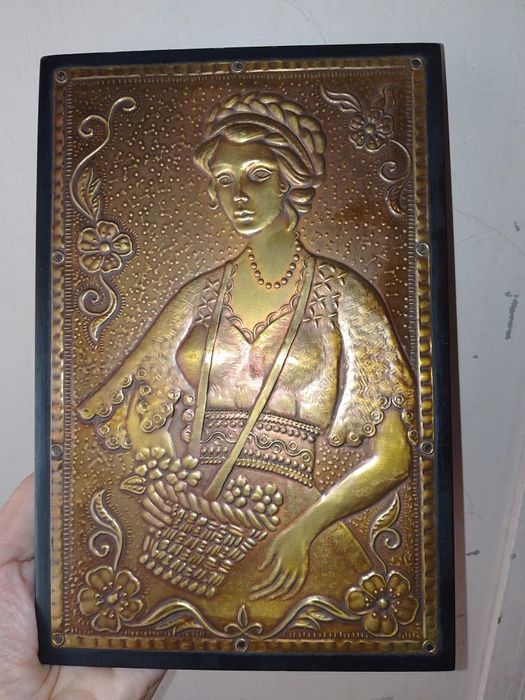 Руска Медна  Картина , Медно Пано  - Жена с носия