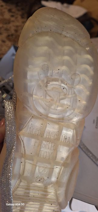 Кроссовки в стразах