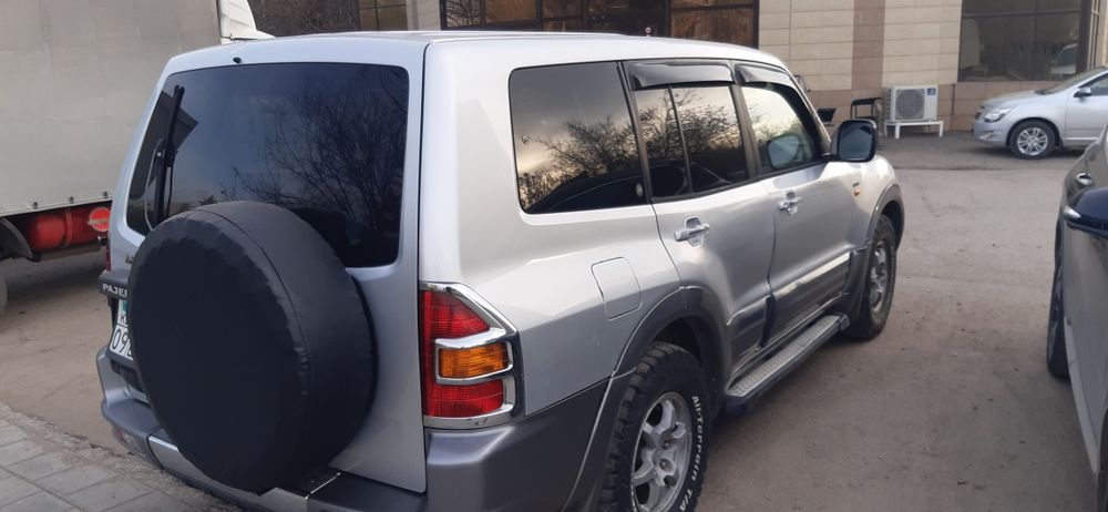 Митсубиси Паджеро 2000.