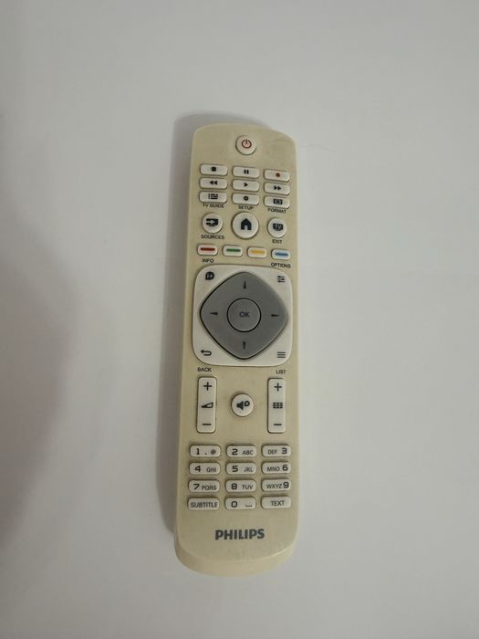 Vand televizor philips in stare foarte buna exact cum se vede in poze are diametru de 73cm si inaltime 43 a fost in camera fetei , nu este smart