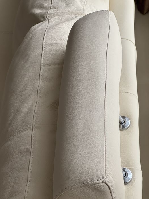 Canapea din piele naturală – culoare ivory – stare foarte bună