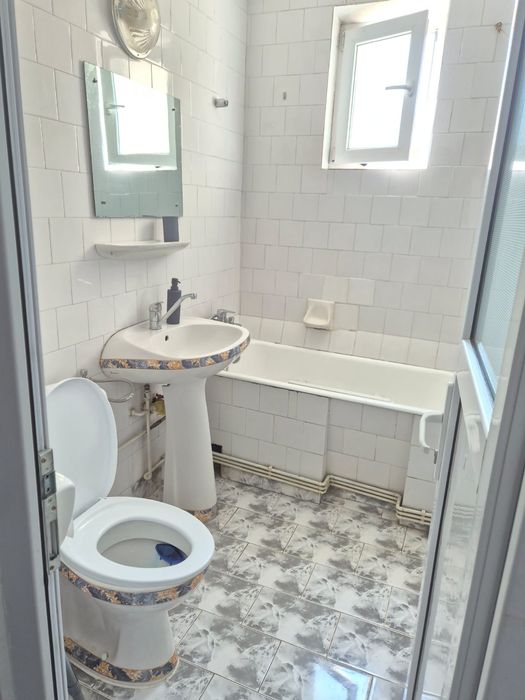 Inchiriez apartament 3 camere