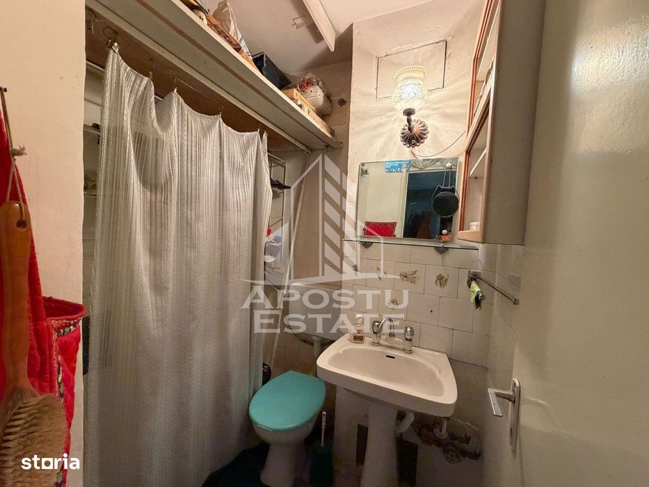 Apartament cu 3 camere de vanzare,decomandat,etaj intermediar,Bucovina