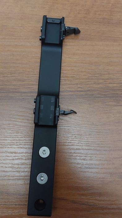 Продавам стойка с бър монтаж за термо камера на фирмата Блазер