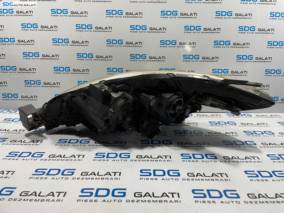 Far Dreapta cu Lupa EUROPA FARA Xenon Mazda 5 2005 - 2010 [L3949]