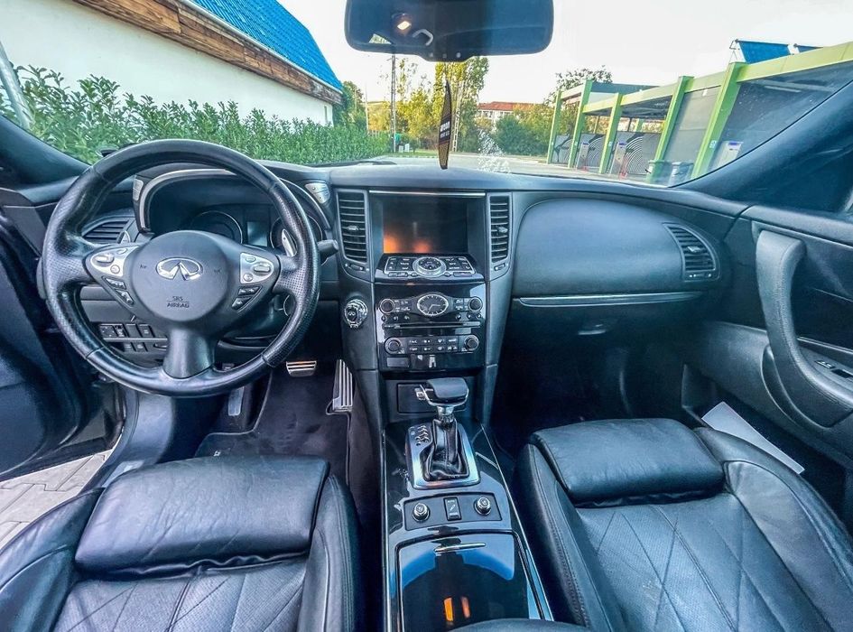 VandSchimb Infiniti FX30D , impozit/an 700 lei