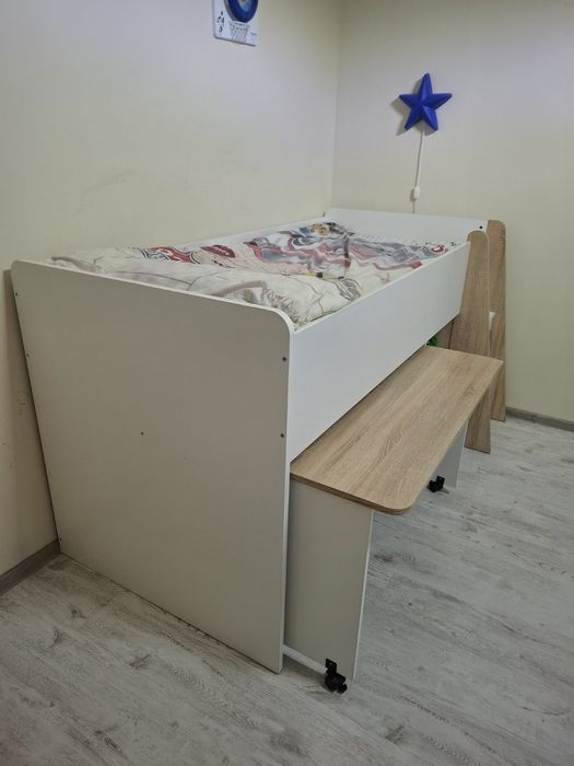 Детско легло с бюро