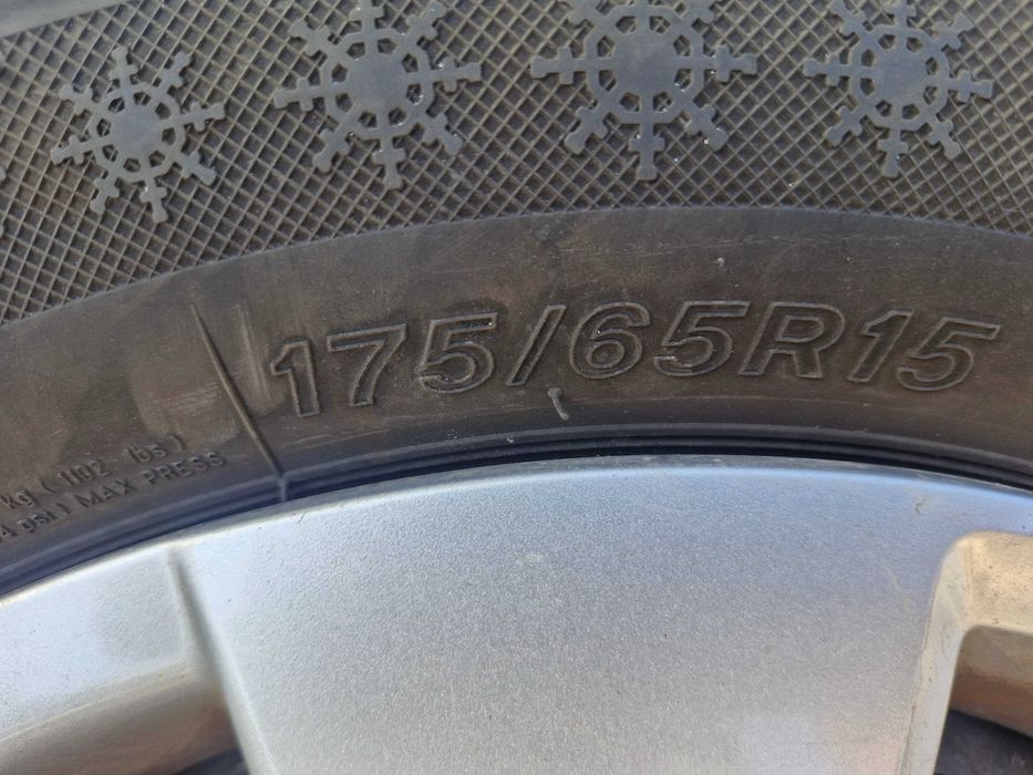 Джанти с гуми 175 65 15 Toyota 4x100