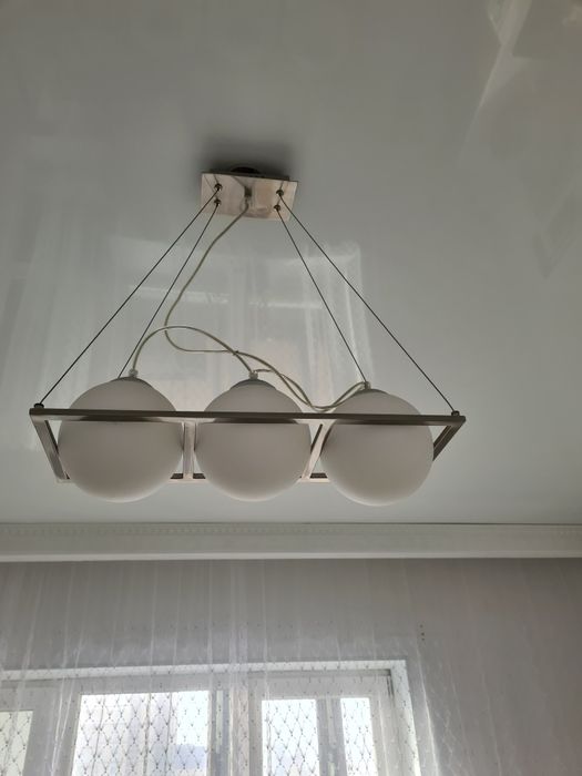 Люстра почти новый