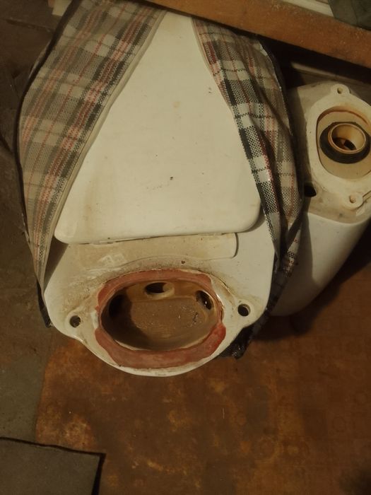 Комплект унитаз+бачок.