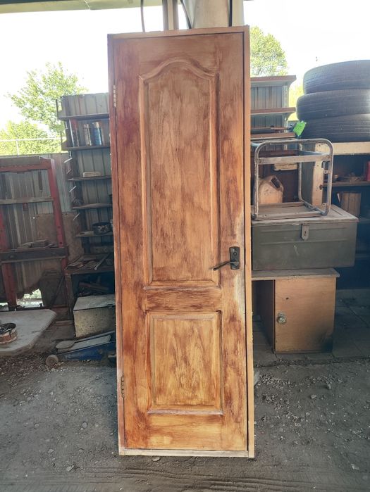 Продам двери деревянные бу