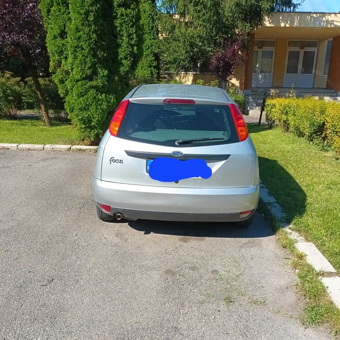 Masina fordfocus 1.6 183000km nr telefon 0741471003