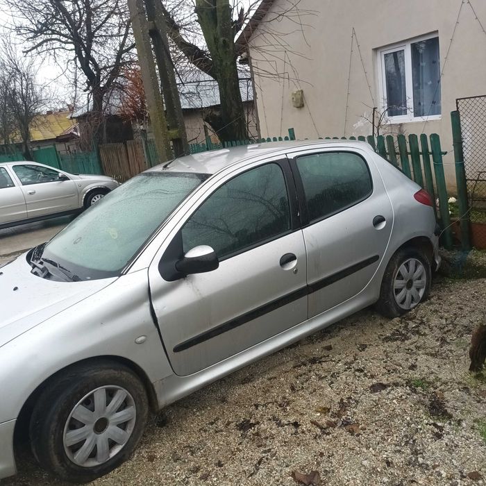Peugeut 206  pentru piese.