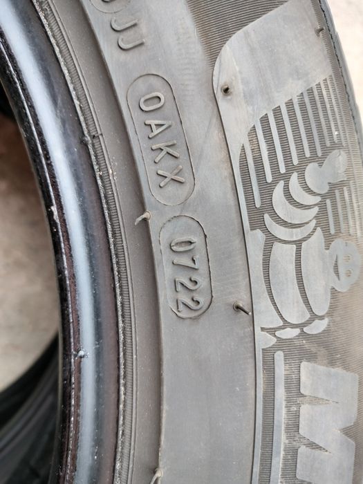 Продавам 2 летни гуми Мишелин 235 55 17