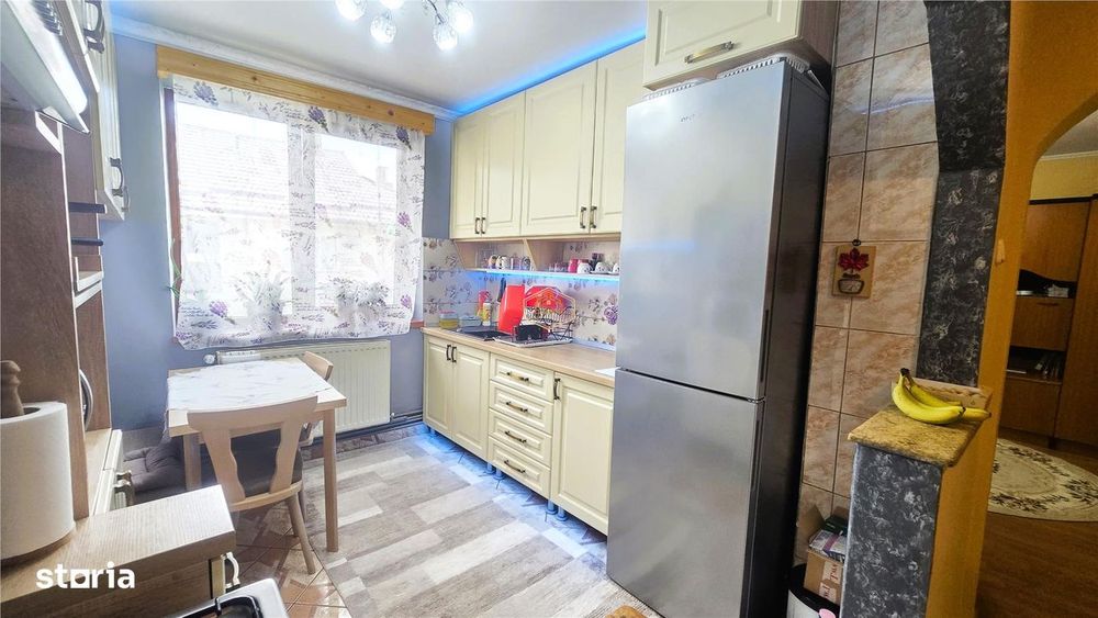 Etaj II | Apartament decomandat cu 2 camere in Livada