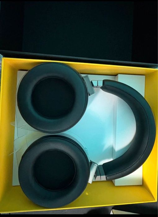 Casti gaming  , Corsair Virtuoso RGB – NOI, desfacute doar pentru poze