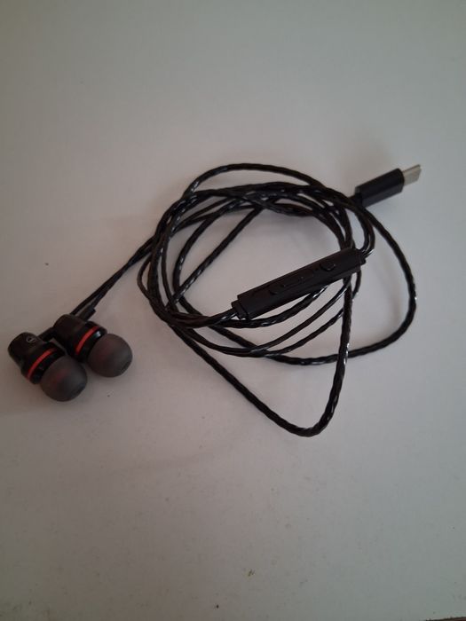 Здравейте продавам слушалки