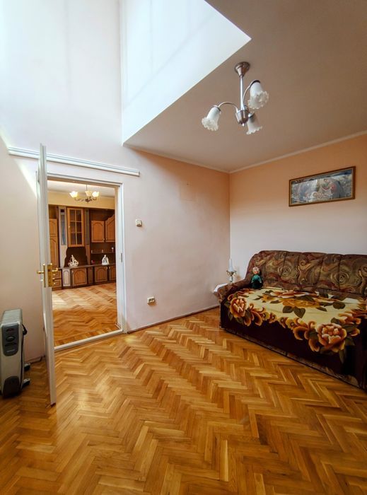 In chiriez imobil str Lupeni