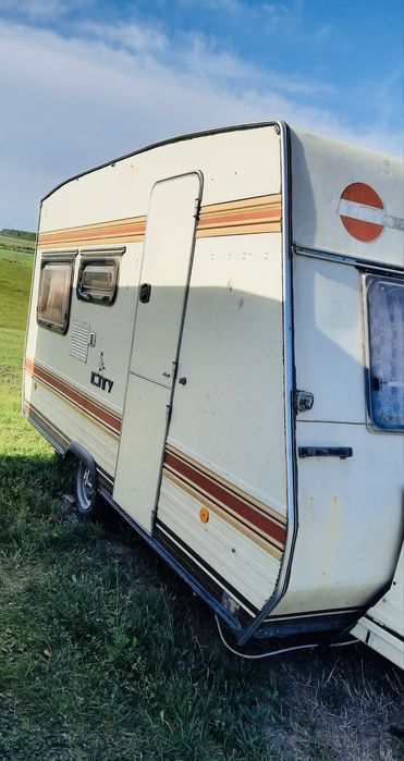 Rulota import italia de 4 persoane cu sistem incalzire - baie - bucatarie - acte ok