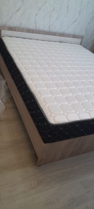Продам кровать с матрасом. Новая