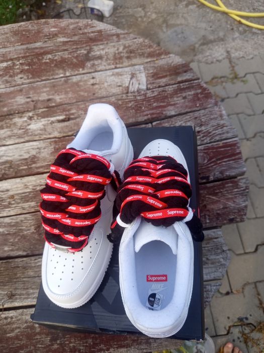 Nike Air Force 1 Low x Supreme White – Mărimea 42 (Noi, în cutie)
