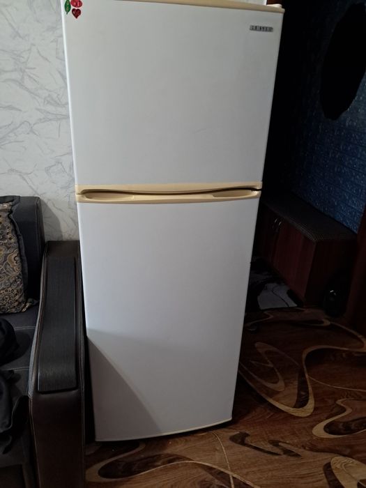 Продам холодильник Zamsung RT 37