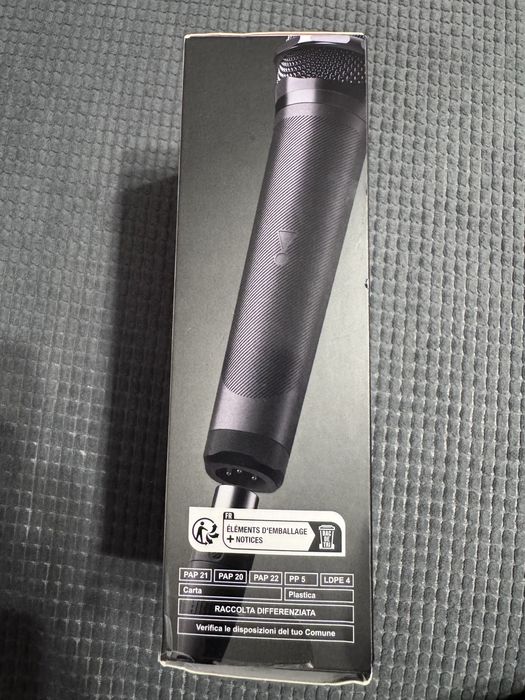 Продавам микрофон с кабел на JBL .