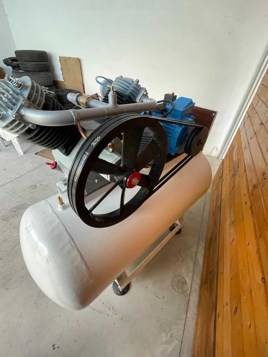 Български трифазен компресор УК 50