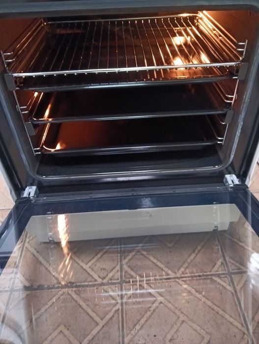 Като нова свободно стояща печка с индукционни котлони Voss  Air Fry 60 см широка 2 години гаранция!