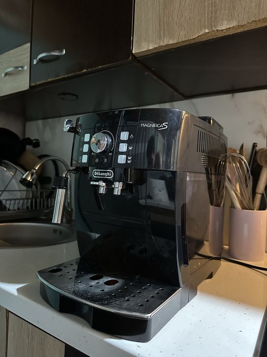 Espressor de cafea Delonghi magnifica S