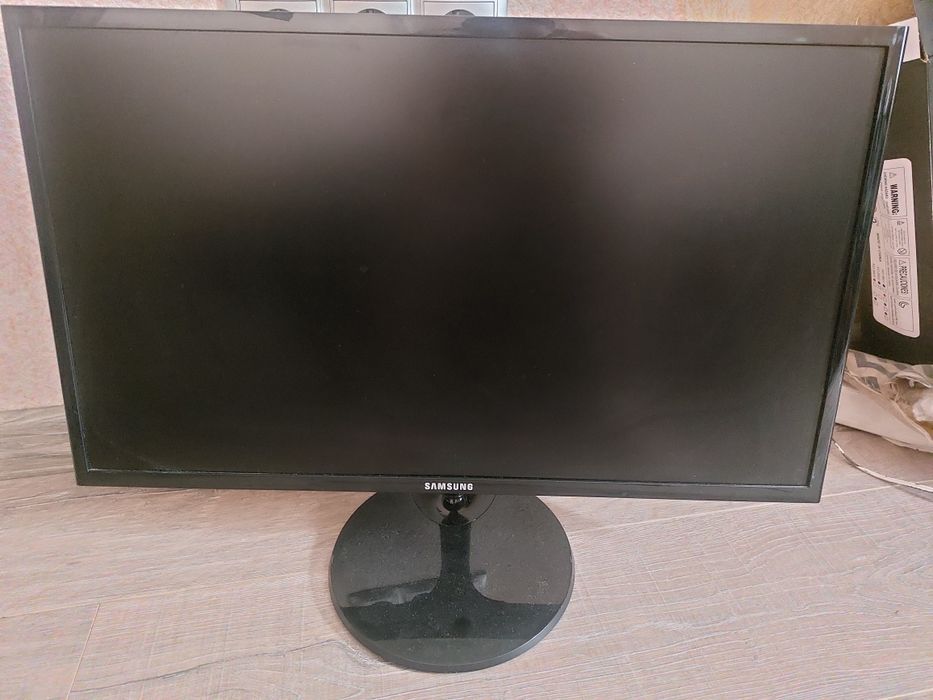 Монитор Samsung Ls24f350FHIxci