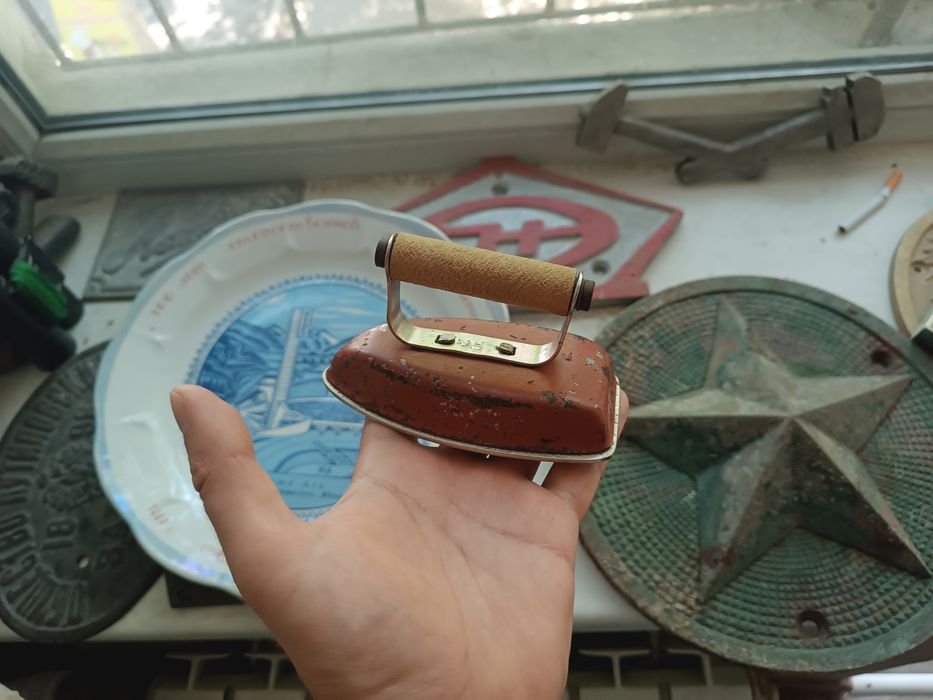 Утюг советский миниатюрный