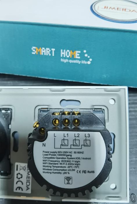 Panou de sticlă cu întrerupător tactil și priză