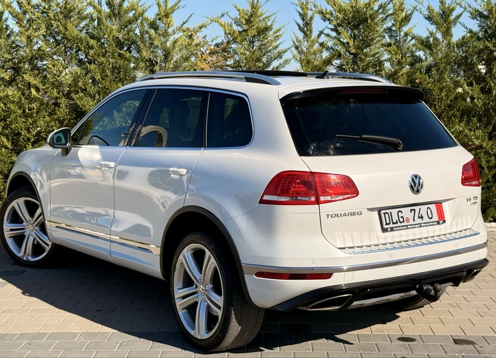Volkswagen Touareg R-Line  • 2016 •3.0 TDI • Full • Panoramic • Perne •Distronic • Lane/side/front assist •Keyless •Lumini ambientale • Camere 360 •