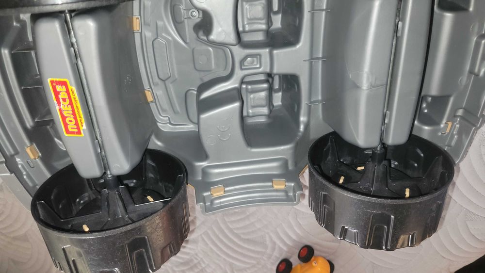 Машинка игрушка.