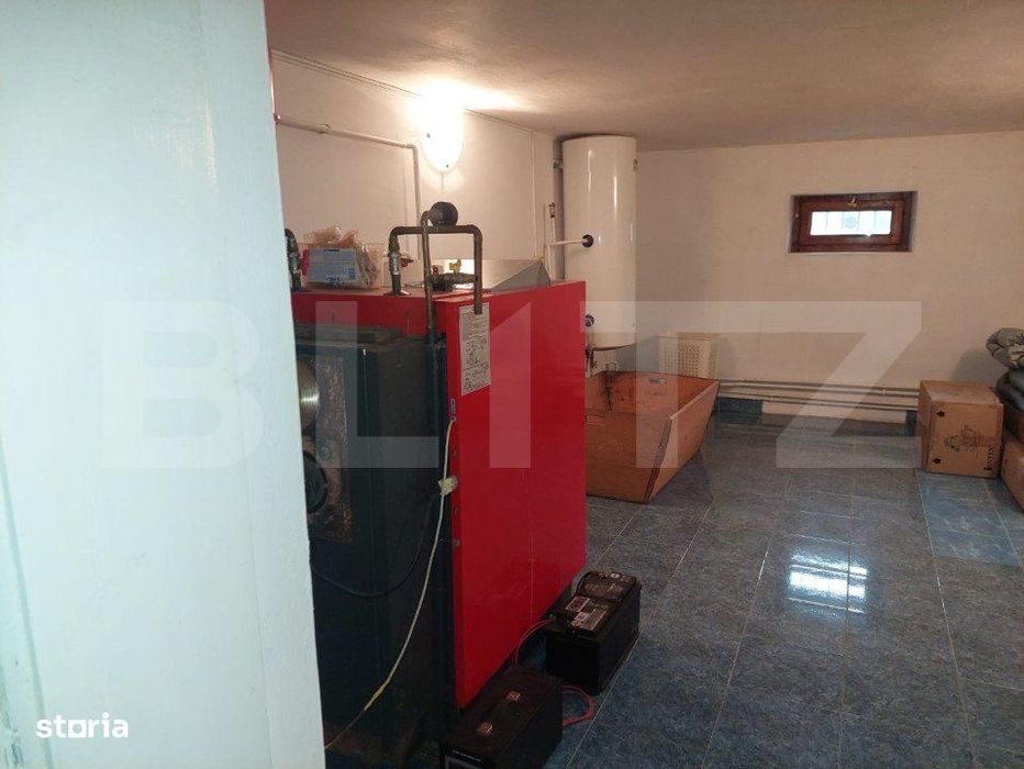 Casa de vanzare, cu 6 camere, 300 mp, spatioasa, in Campulung Moldoven