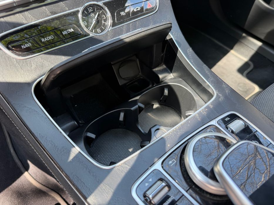 Поставка за чаши Mercedes E class C class W205 W213