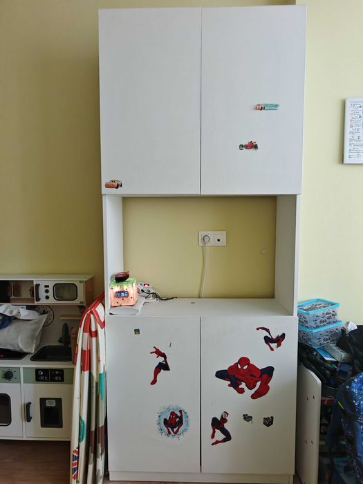 Висока бяла секция / шкаф с ниша – 90×34×220 см