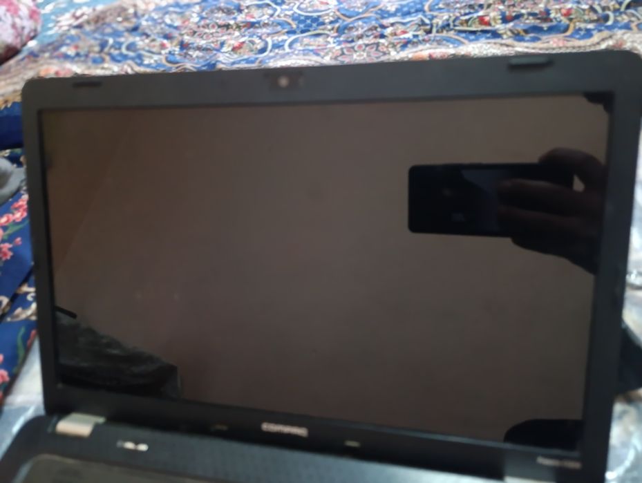 Noutbook , ofis ishlar uchun