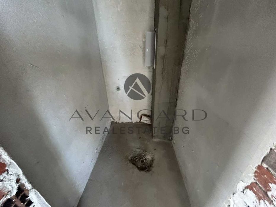 Продава се Тристаен апартамент в Пловдив, Остромила - 135 кв.м за 1067 €/кв.м - Снимка #8